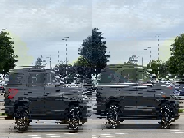 Used 2022 Ford Expedition Limited RWD image 3