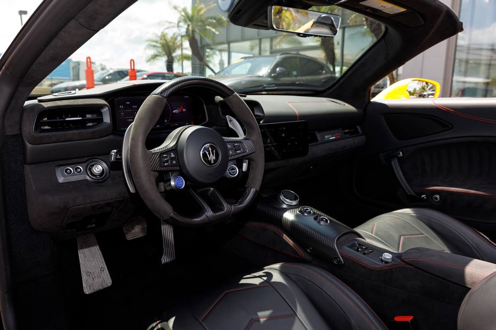 Used 2023 Maserati MC20 Spyder RWD image 9