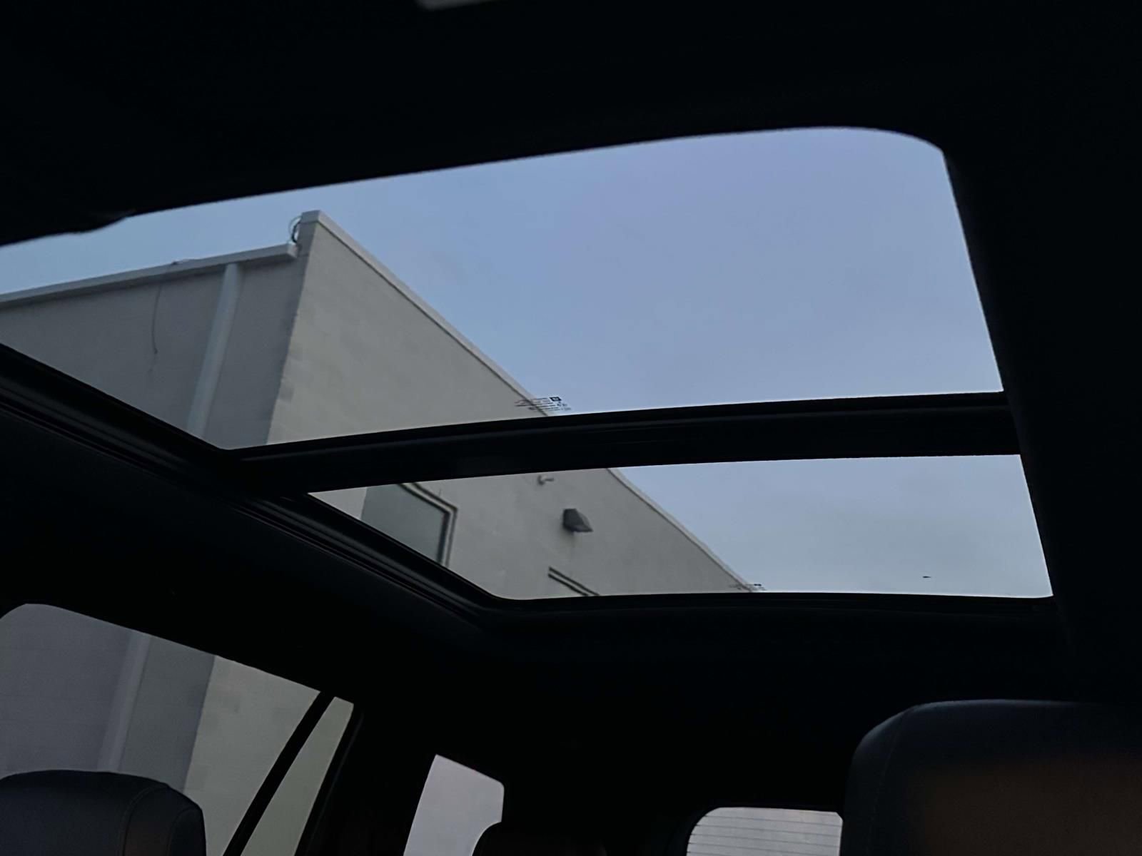 Used 2023 Cadillac XT6 Premium Luxury w/ Technology Package image 18