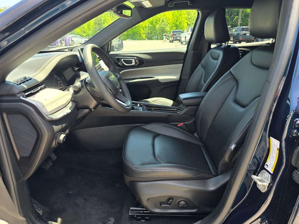 Used 2024 Jeep Compass Limited AWD/4WD image 4