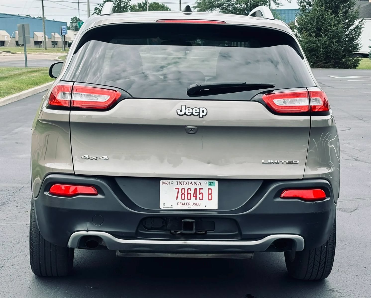 Used 2017 Jeep Cherokee Limited w/ Trailer Tow Group AWD/4WD image 9