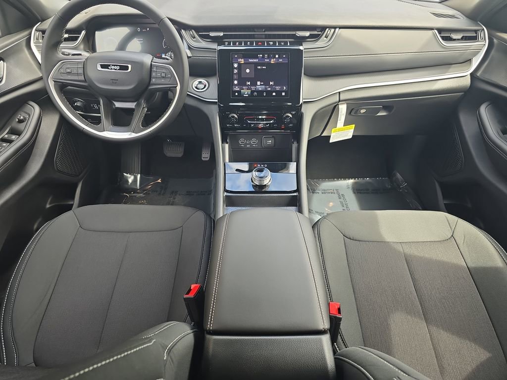 New 2025 Jeep Grand Cherokee Laredo image 9