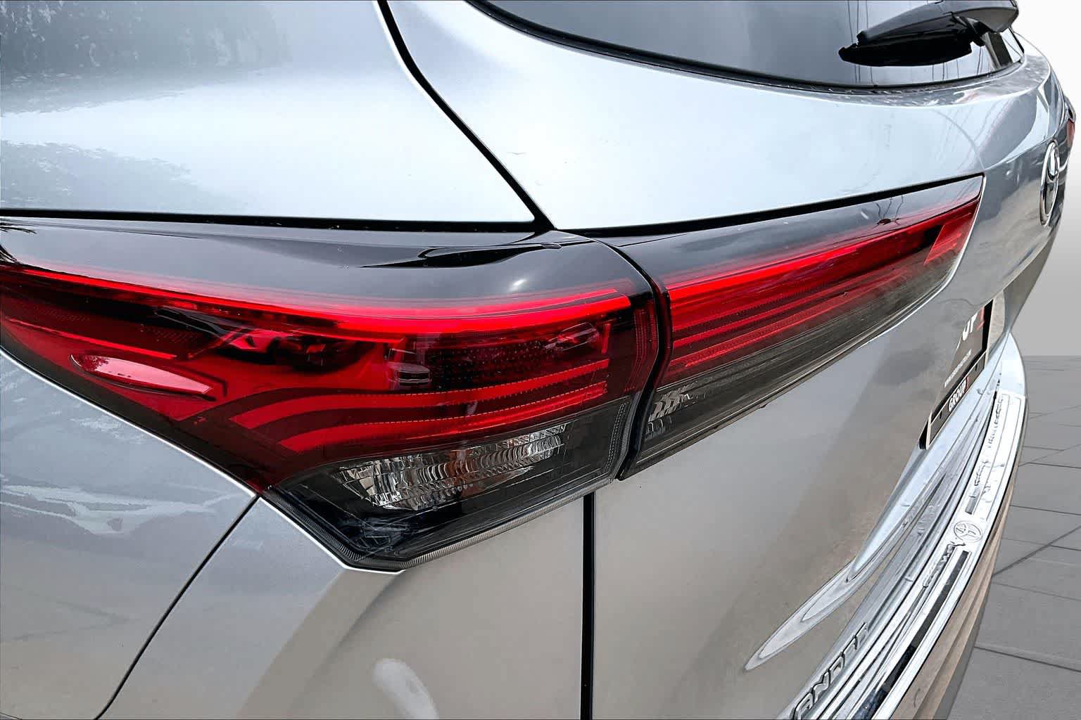 Used 2021 Toyota Highlander Platinum FWD image 28