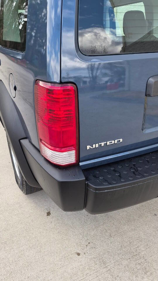 Used 2008 Dodge Nitro SXT image 12
