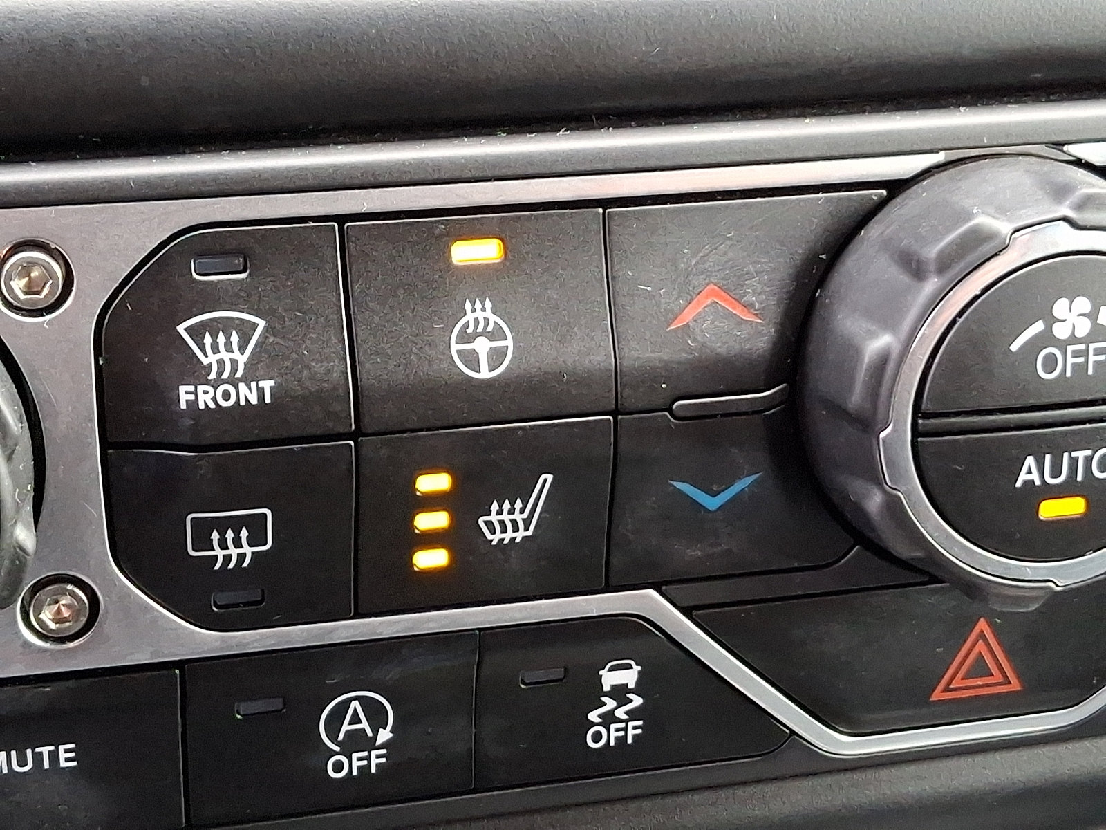 Certified 2022 Jeep Wrangler Unlimited Sahara w/ Cold Weather Group image 24