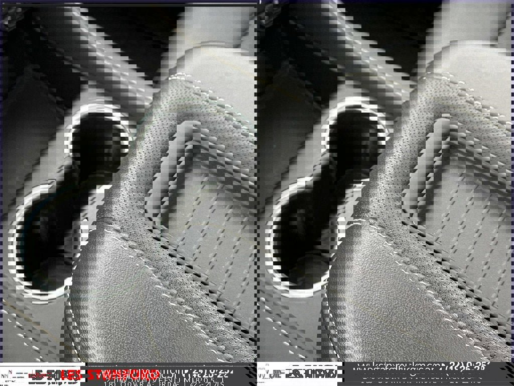 Used 2024 GMC Yukon XL SLT w/ SLT Premium Package image 33