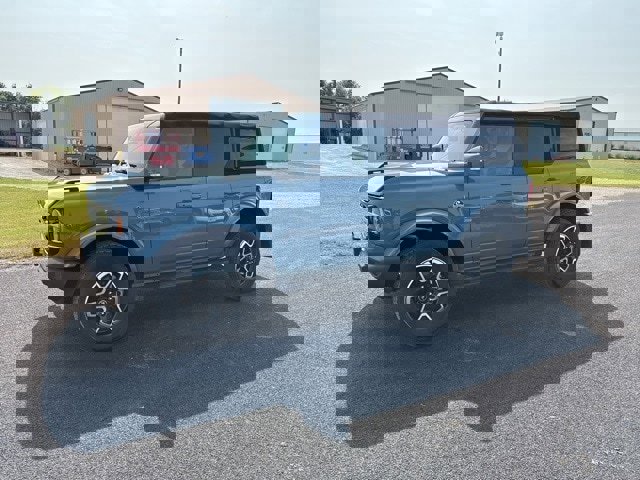 Used 2022 Ford Bronco Outer Banks image 3