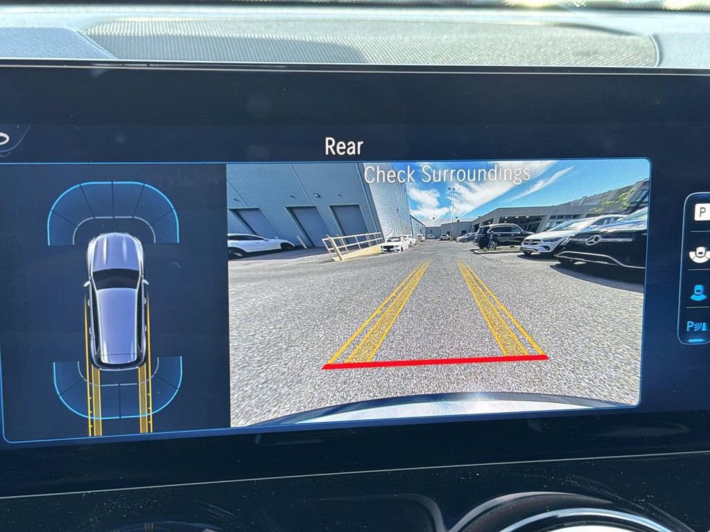 Used 2025 Mercedes-Benz GLB 250 image 26