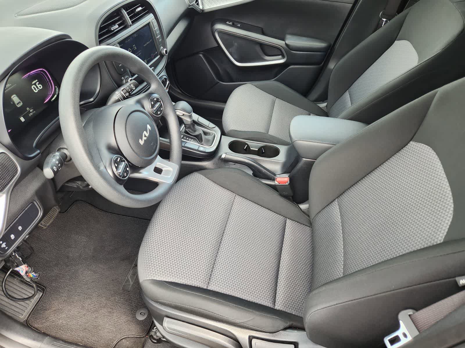 Certified 2025 Kia Soul LX w/ LX Technology Package FWD image 11