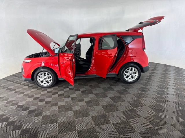 Certified 2022 Kia Soul LX w/ Technology Package FWD image 11