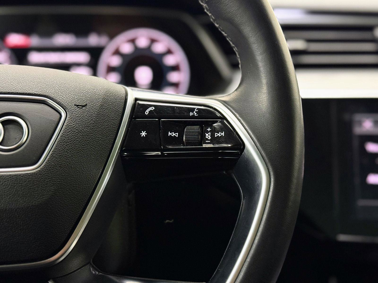Used 2022 Audi e-tron Premium w/ Convenience Plus Package image 20