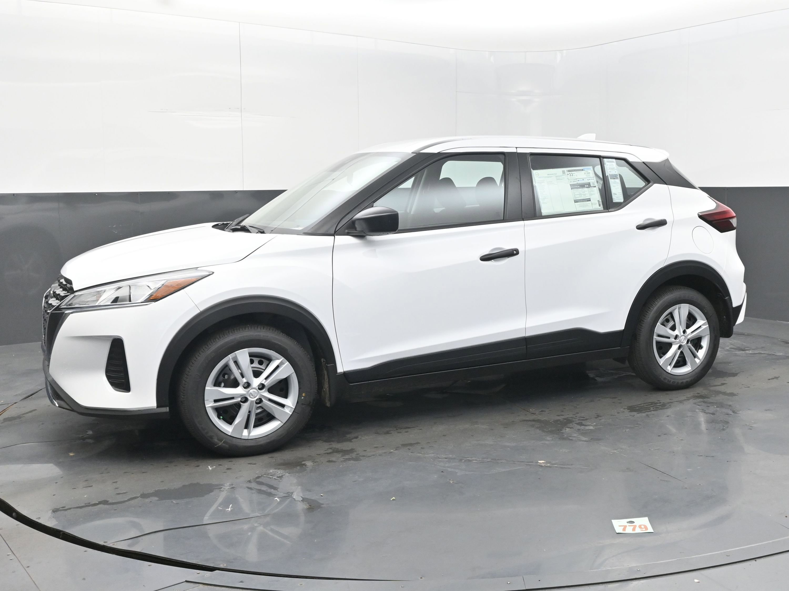 Certified 2025 Nissan Kicks Play S image 4