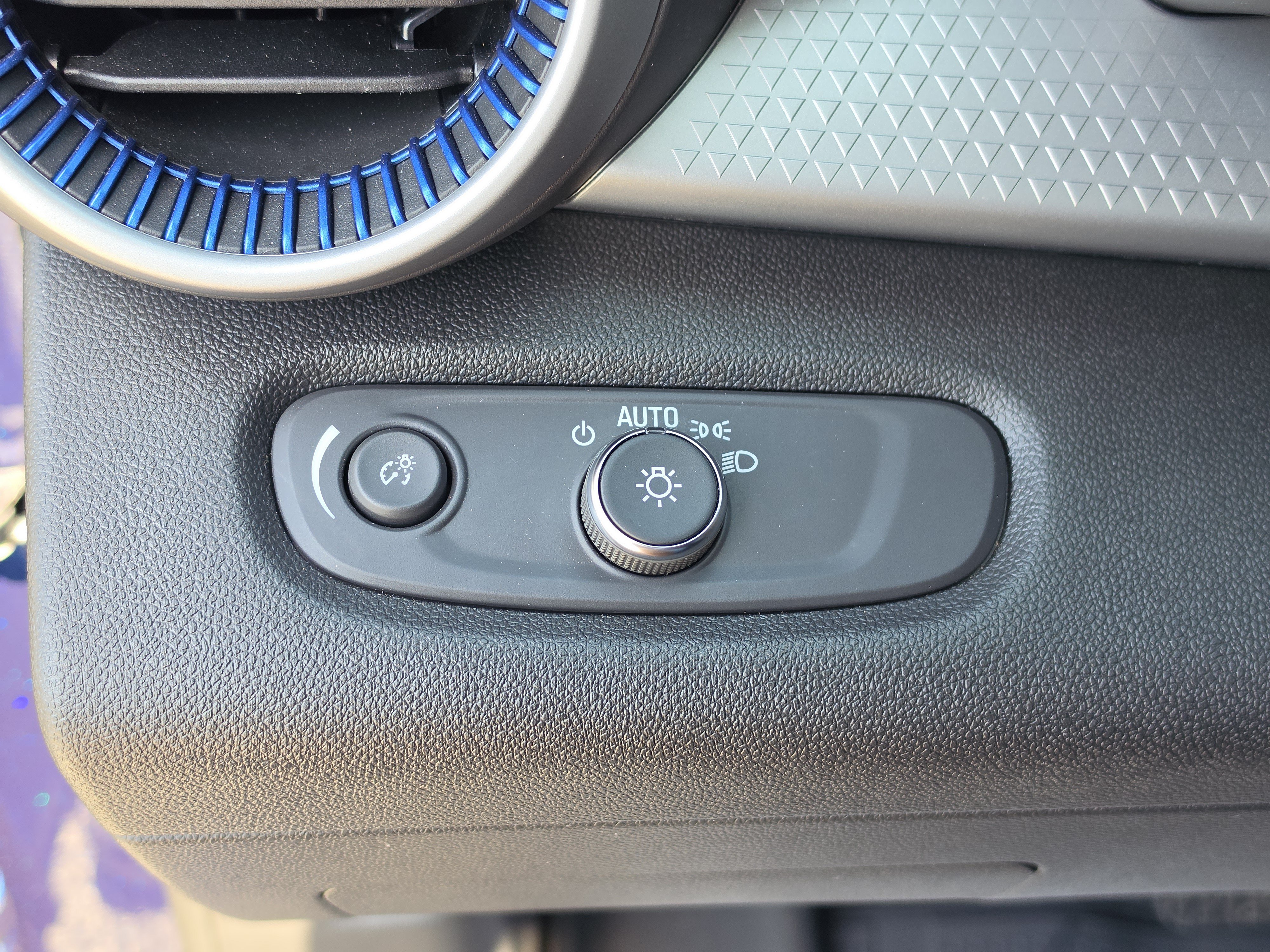 Certified 2024 Chevrolet Trax LS w/ LS Convenience Package FWD image 30