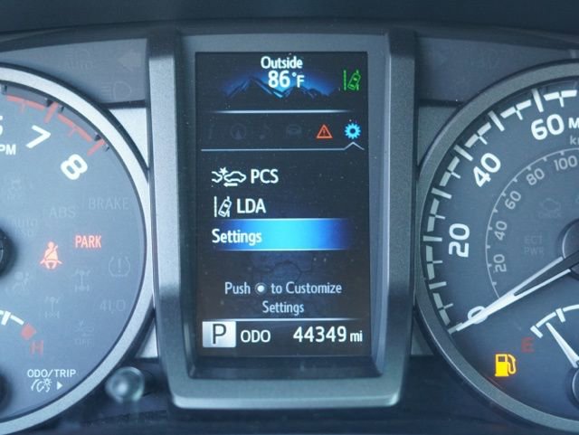 Used 2018 Toyota Tacoma TRD Sport w/ Technology Package image 23