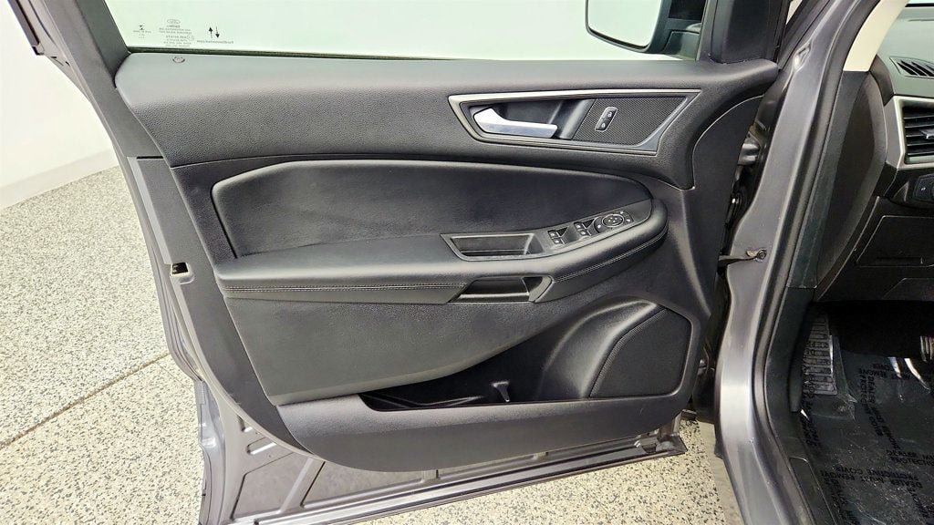 Used 2022 Ford Edge SE w/ Black Appearance Package AWD/4WD image 10