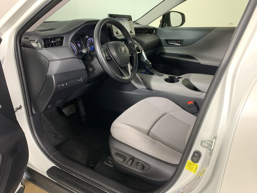 Used 2021 Toyota Venza LE image 19
