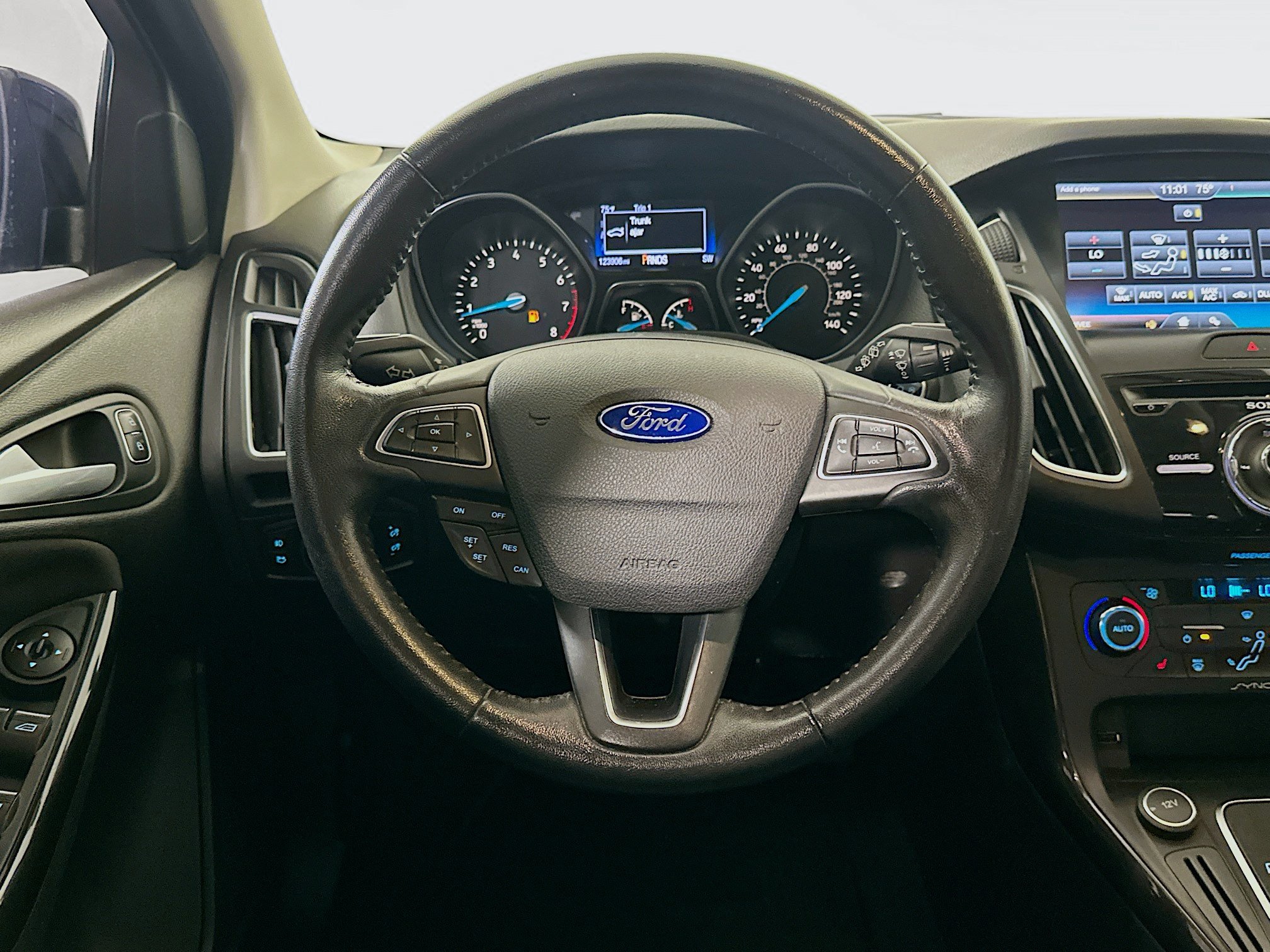 Used 2015 Ford Focus Titanium FWD image 17