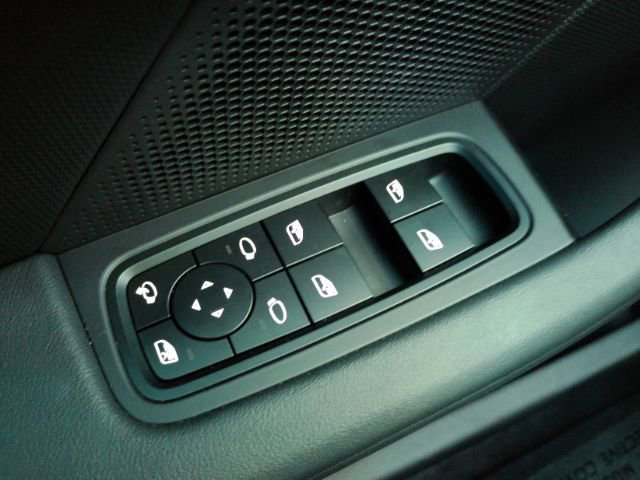 Used 2023 Porsche Taycan image 33