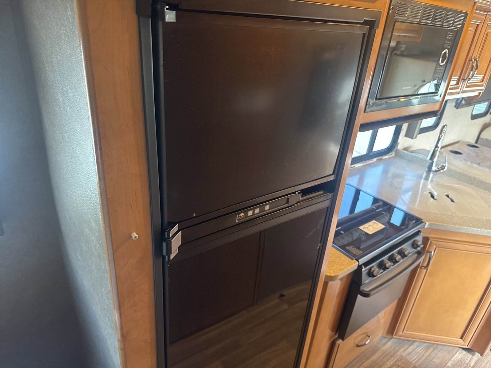 Used 2018 Ford E-450 and Econoline 450 Super Duty w/ Motorhome Prep Package RWD image 36