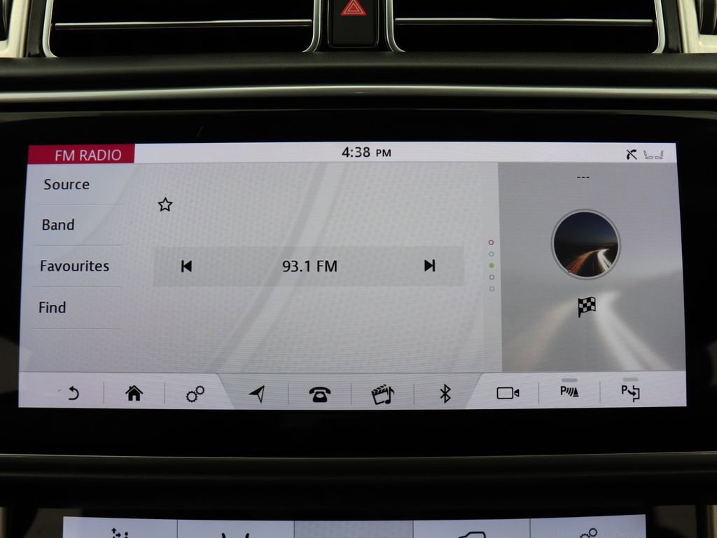 Used 2019 Land Rover Range Rover Long Wheelbase Supercharged image 25