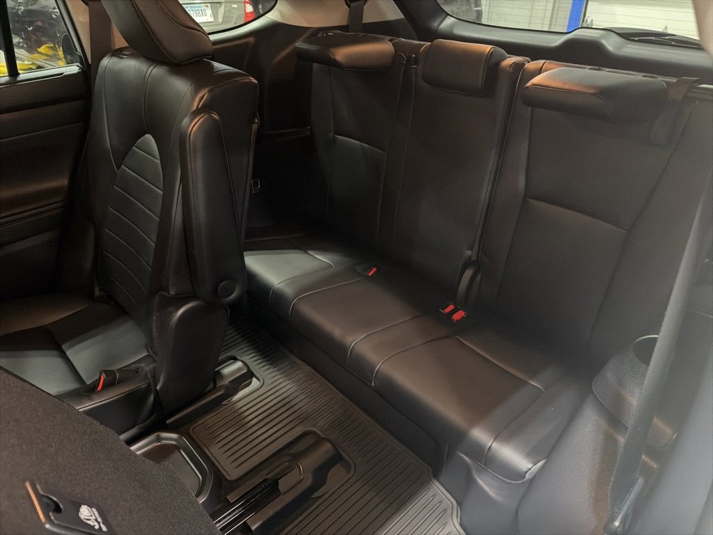 Used 2024 Toyota Highlander XLE image 35