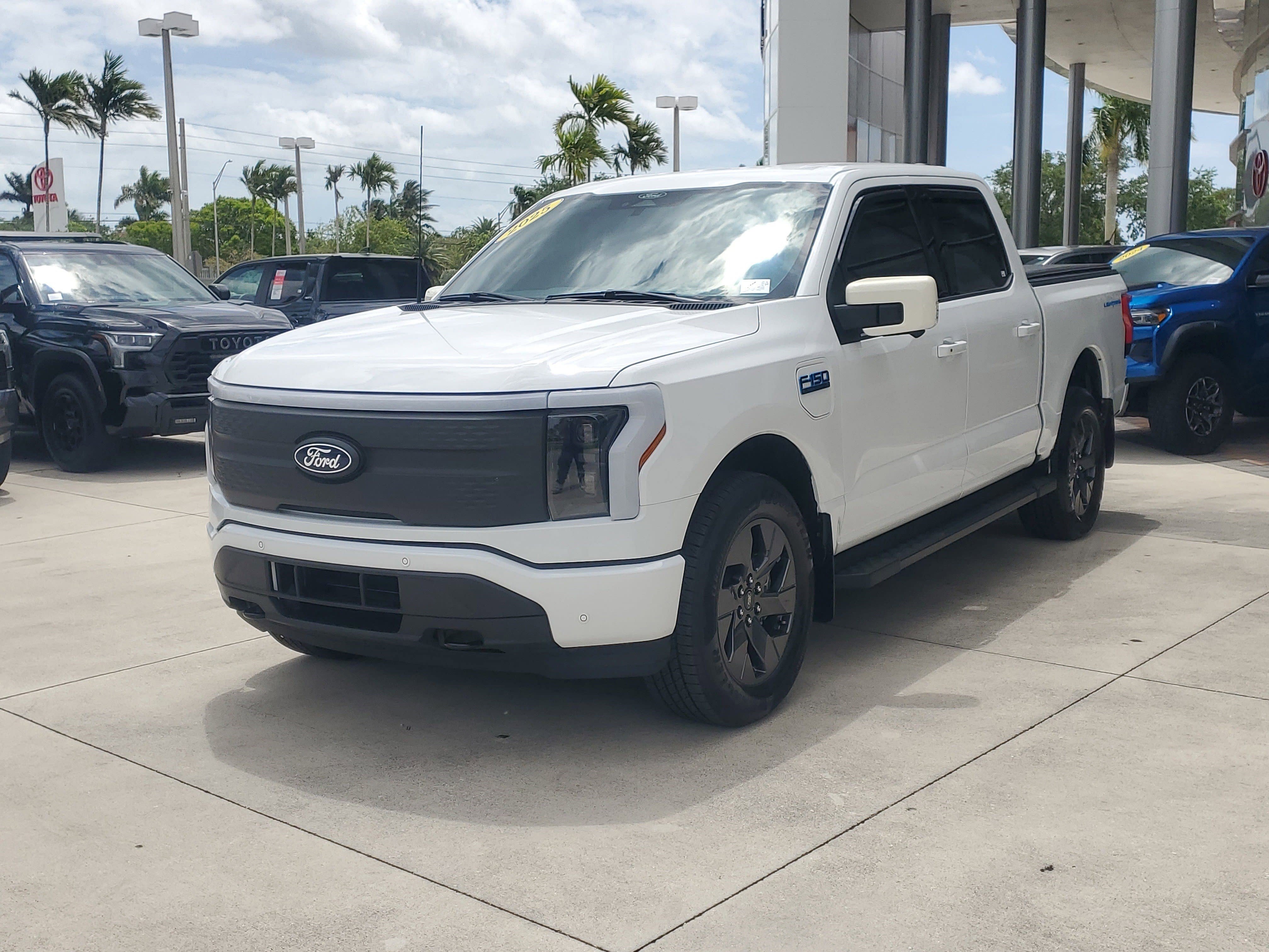 Used 2025 Ford F150 Lightning Flash AWD/4WD image 7