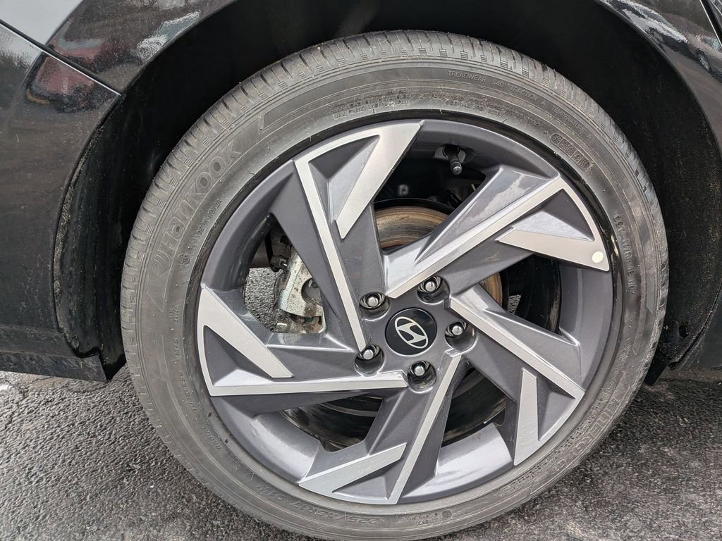 Used 2025 Hyundai Elantra SEL FWD image 27