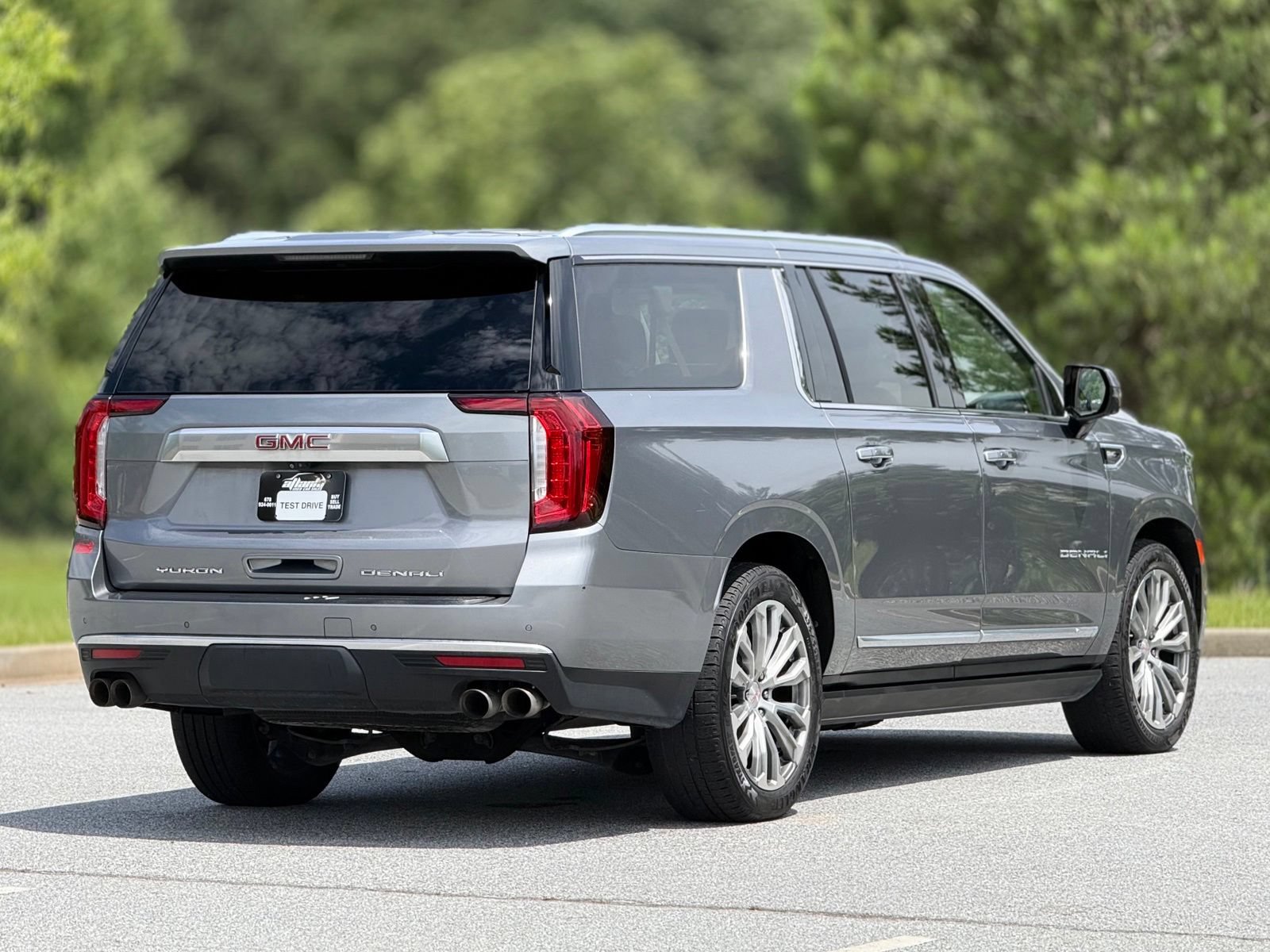 Used 2021 GMC Yukon XL Denali w/ Denali Ultimate Package AWD/4WD image 11