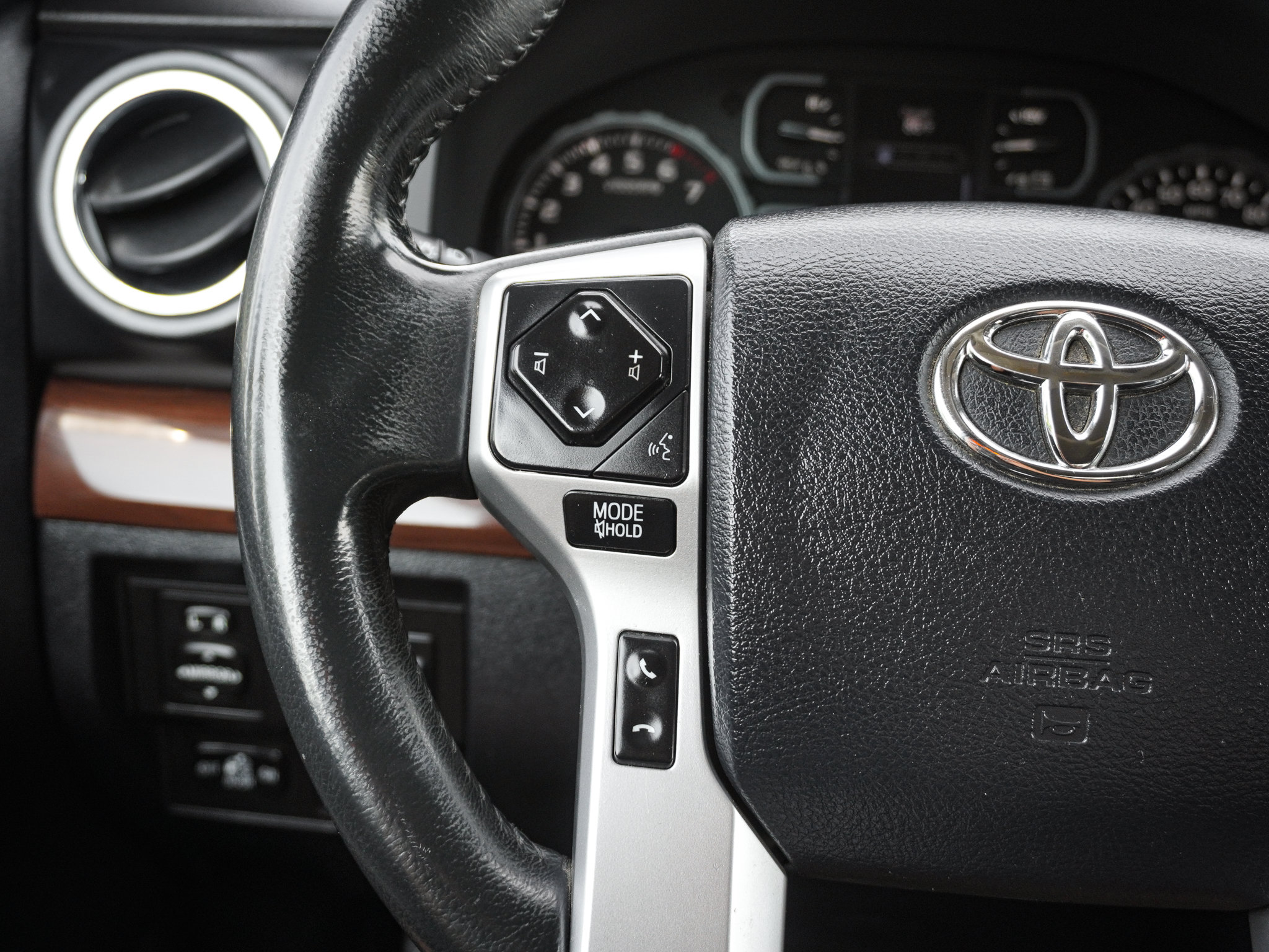 Used 2018 Toyota Tundra Limited w/ Limited Premium Package AWD/4WD image 19
