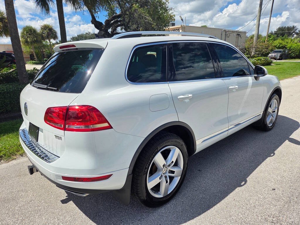Used 2014 Volkswagen Touareg TDI AWD/4WD image 8