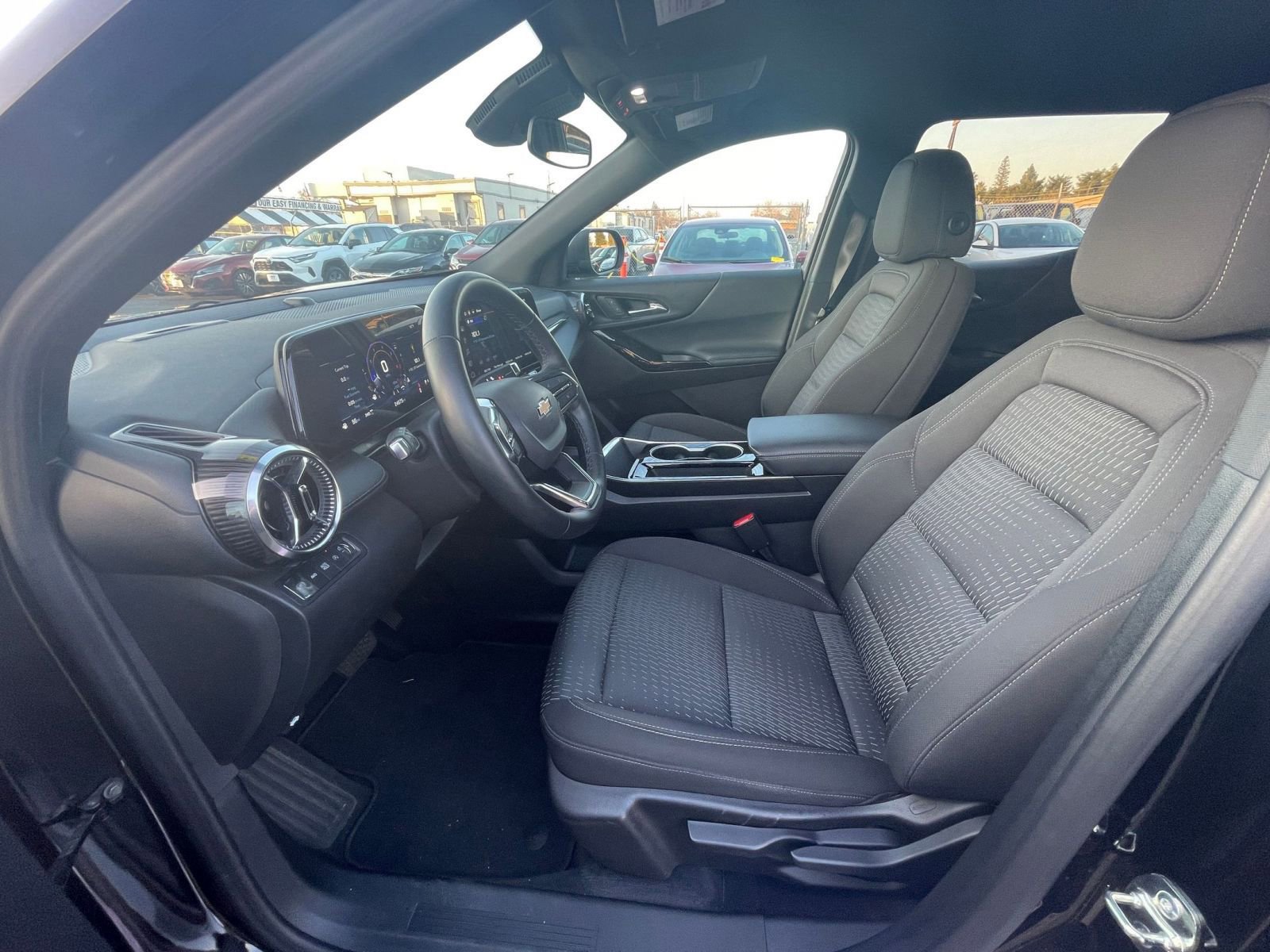 Used 2025 Chevrolet Equinox LT image 25