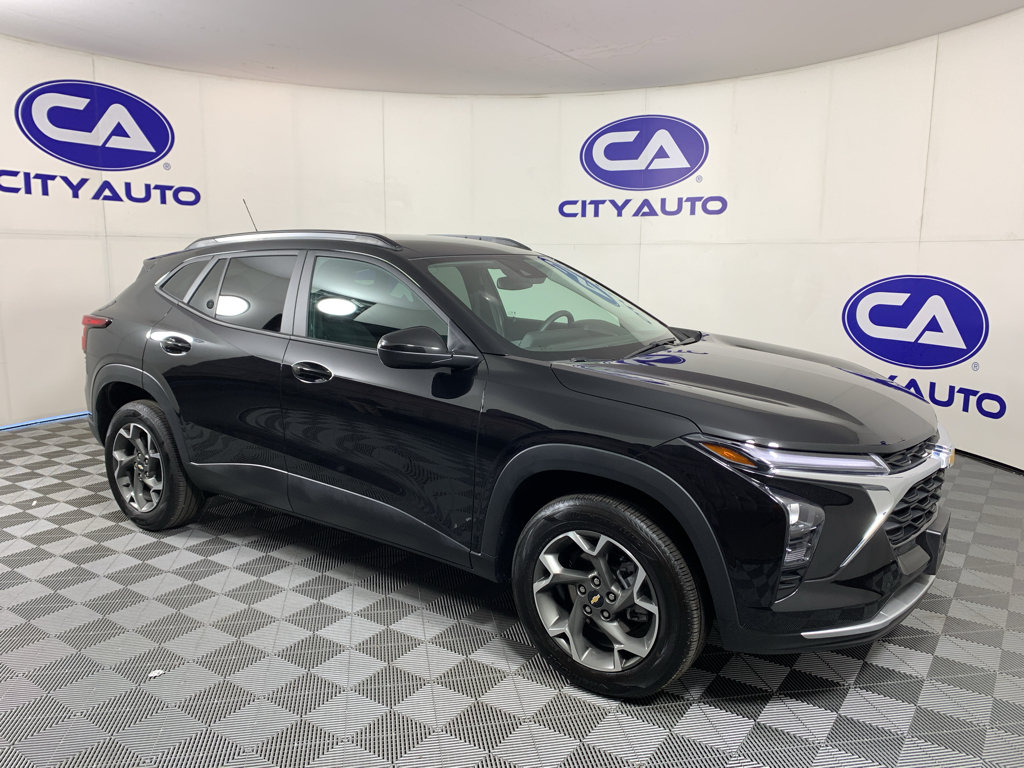 Used 2025 Chevrolet Trax LT