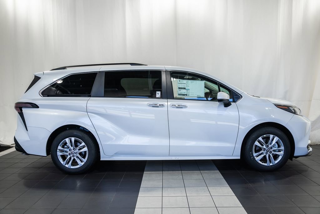 New 2026 Toyota Sienna XLE AWD/4WD image 3