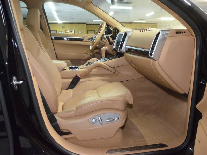 Used 2017 Porsche Cayenne Platinum Edition w/ Premium Package (PJV) AWD/4WD image 20