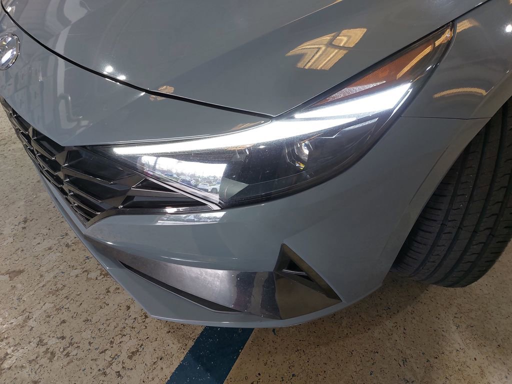 Used 2023 Hyundai Elantra Limited w/ Cargo Package image 33