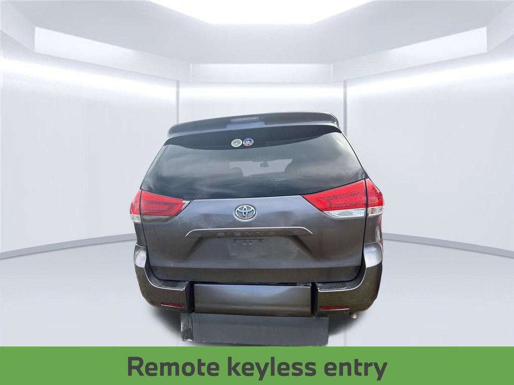 Used 2011 Toyota Sienna LE FWD image 16