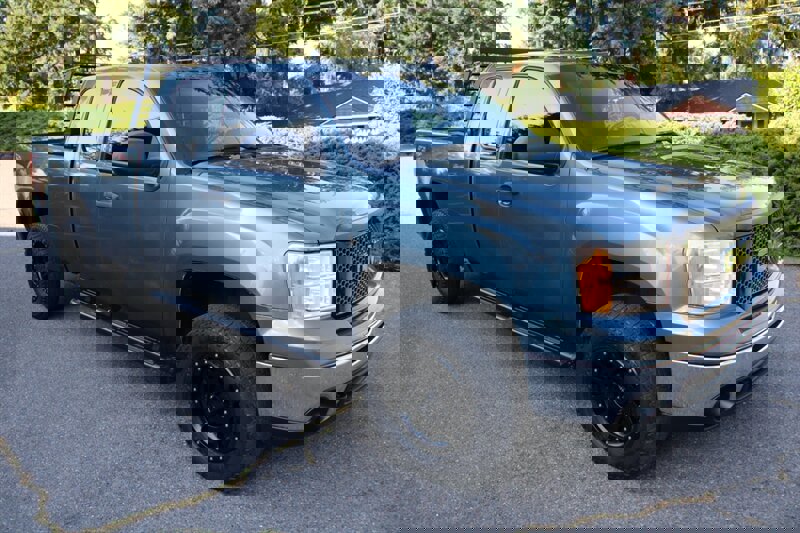 Used 2010 GMC Sierra 1500 SLE image 2