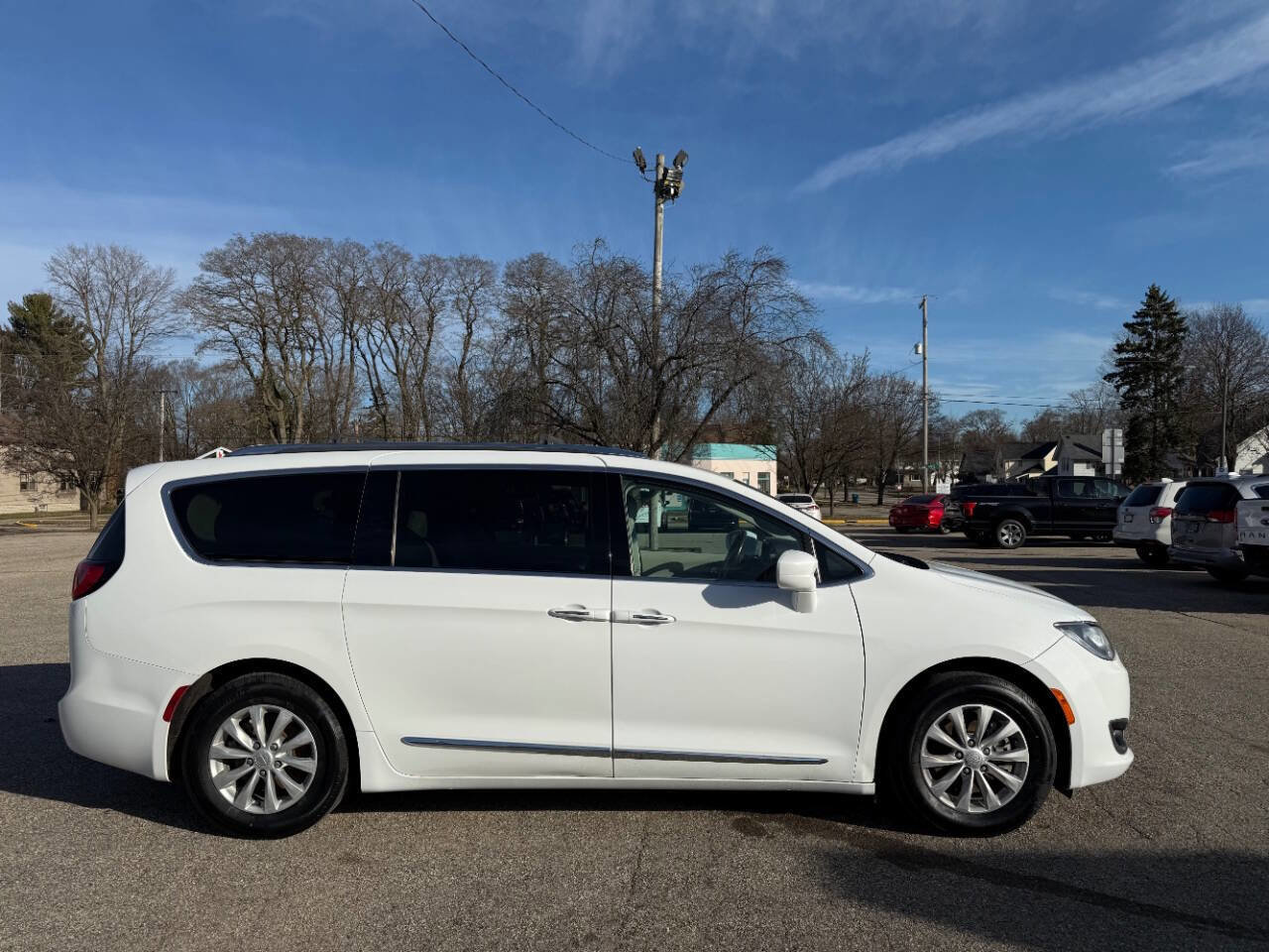Used 2018 Chrysler Pacifica Touring-L image 6