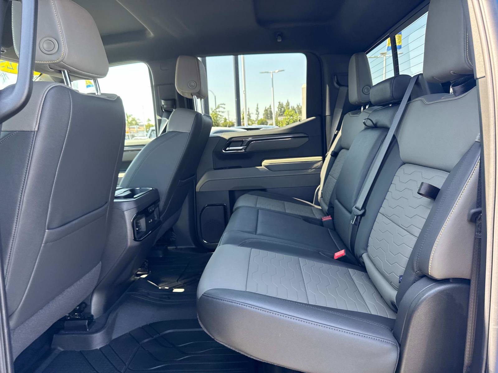 Used 2025 Chevrolet Silverado 1500 ZR2 w/ Technology Package image 18