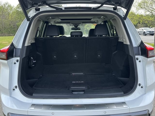 Certified 2025 Nissan Rogue SL w/ Tech Package FWD image 20