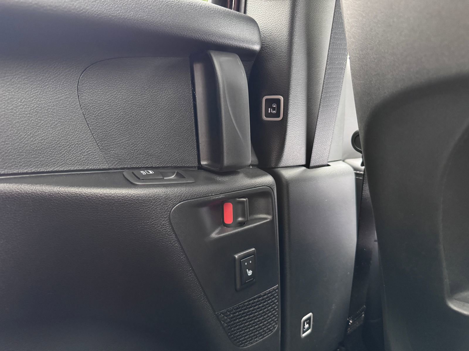 New 2025 Chrysler Pacifica Select w/ Uconnect Theater Family Group image 31