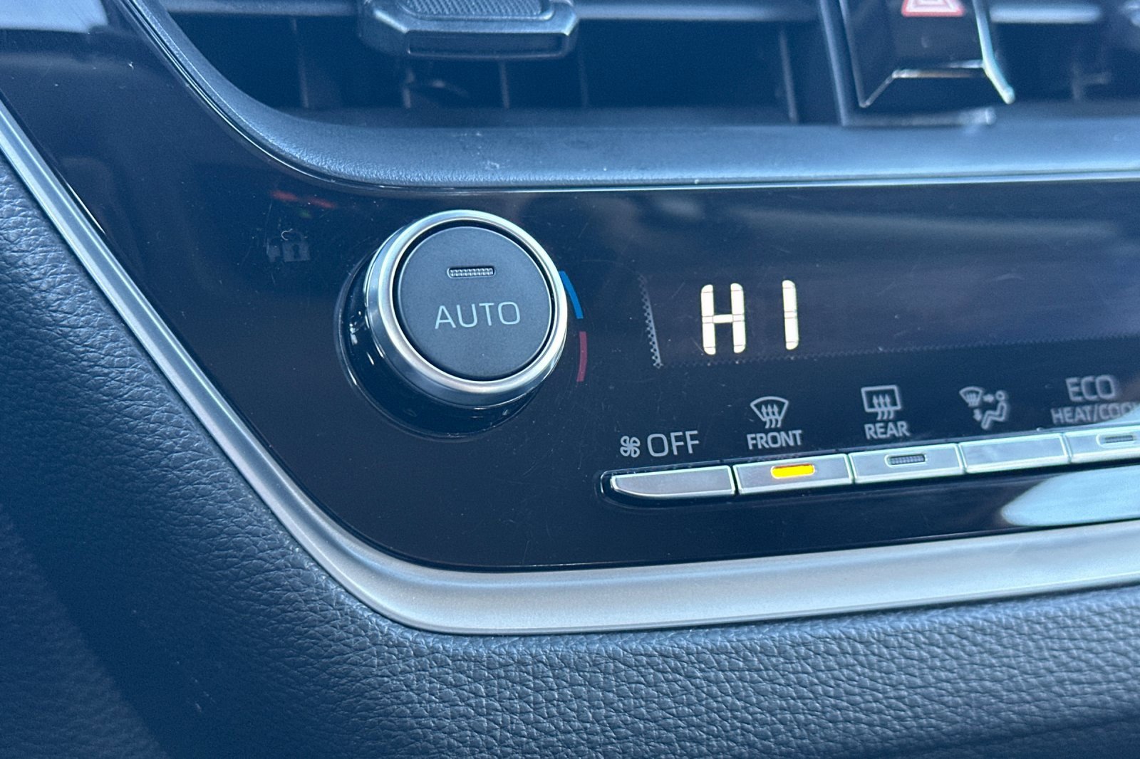 Used 2025 Toyota Corolla LE image 28