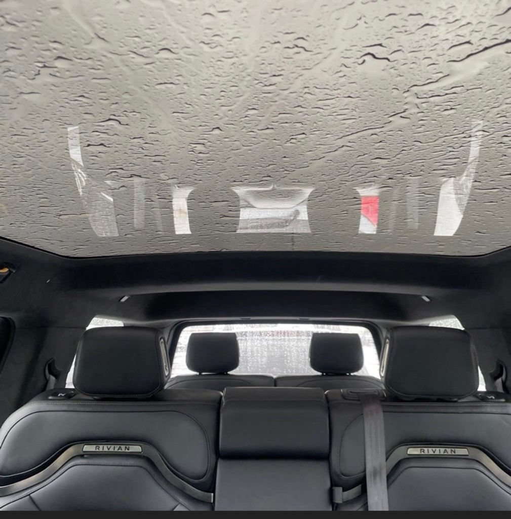 Used 2025 Rivian R1S Adventure Dual AWD/4WD image 22