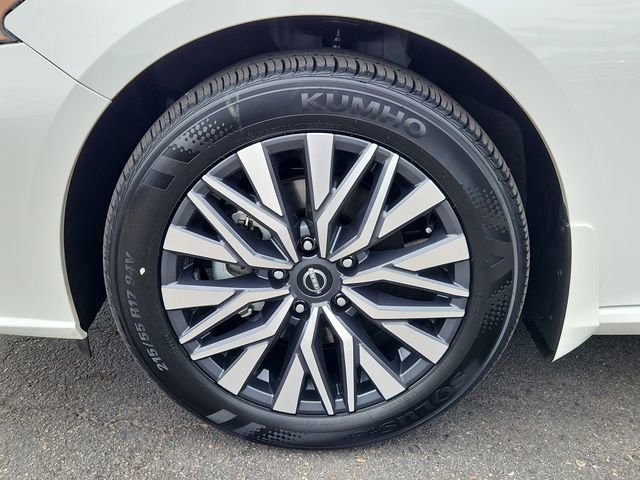 Used 2024 Nissan Altima 2.5 SV w/ SV Premium Package image 15