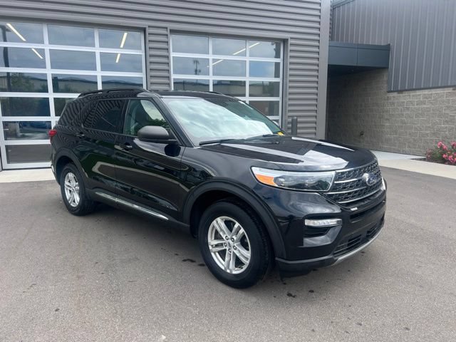Used 2023 Ford Explorer XLT w/ Equipment Group 202A AWD/4WD image 3