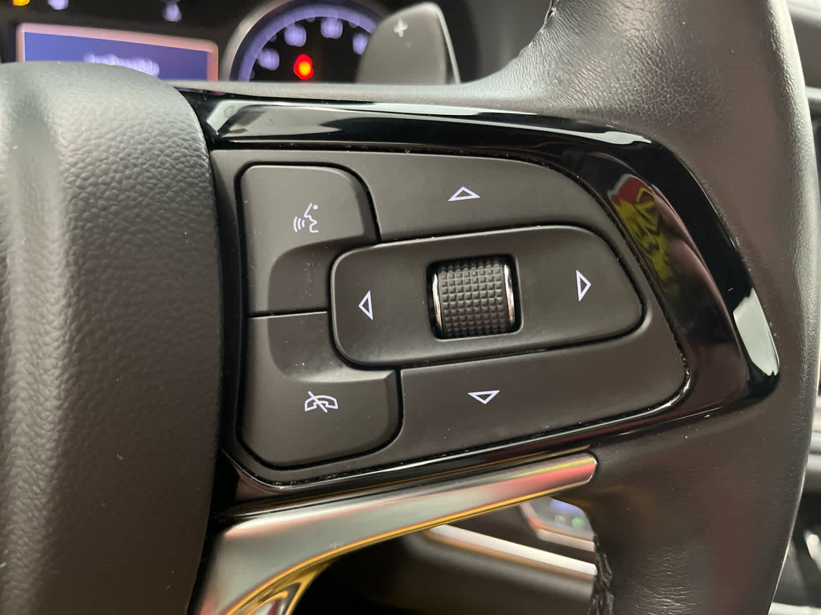 Used 2023 Buick Enclave Essence w/ Experience Buick Package image 25