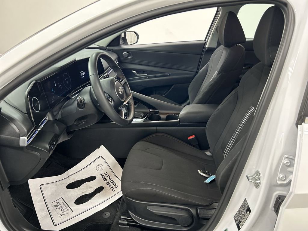 Used 2024 Hyundai Elantra SEL w/ Convenience Package FWD image 9