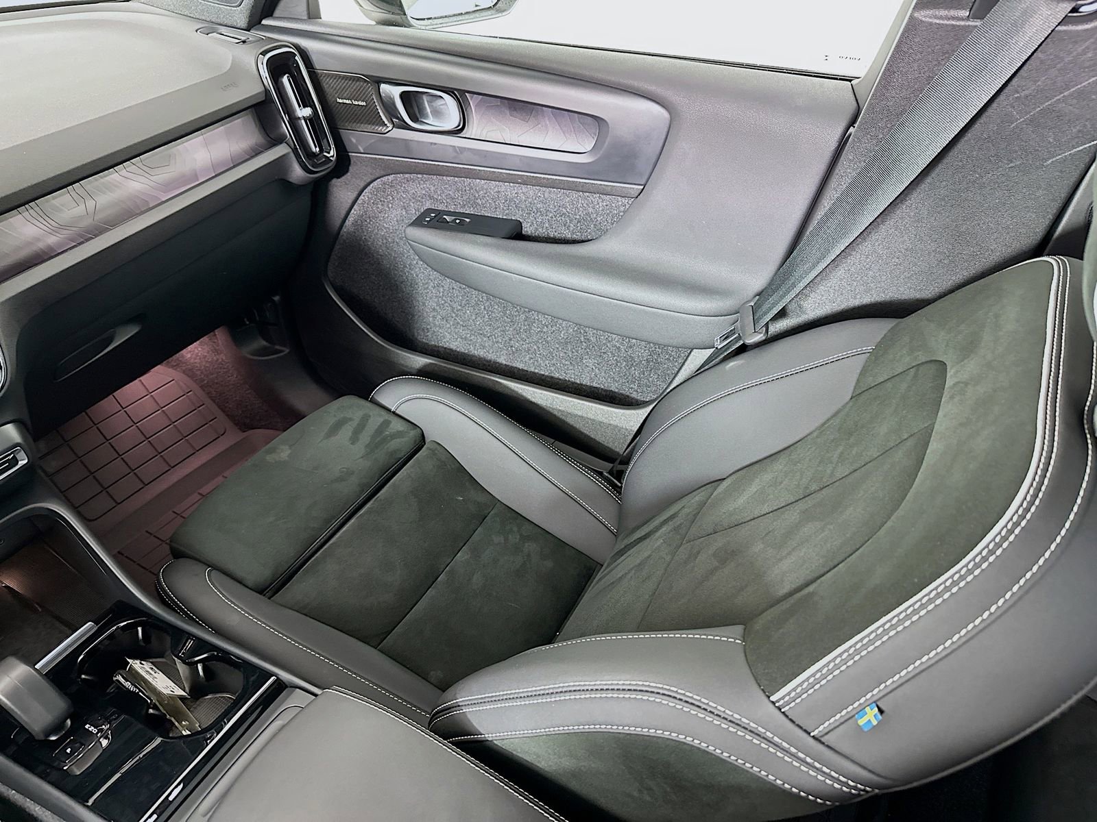 Used 2023 Volvo XC40 Recharge Ultimate w/ Protection Package Premier image 24