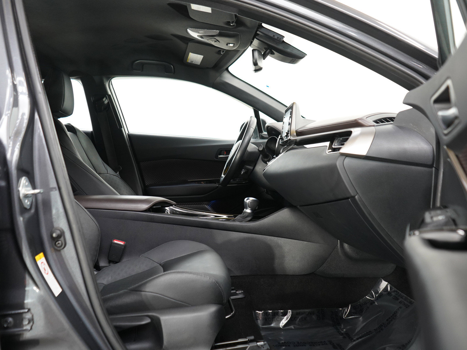 Used 2019 Toyota C-HR Limited FWD image 11