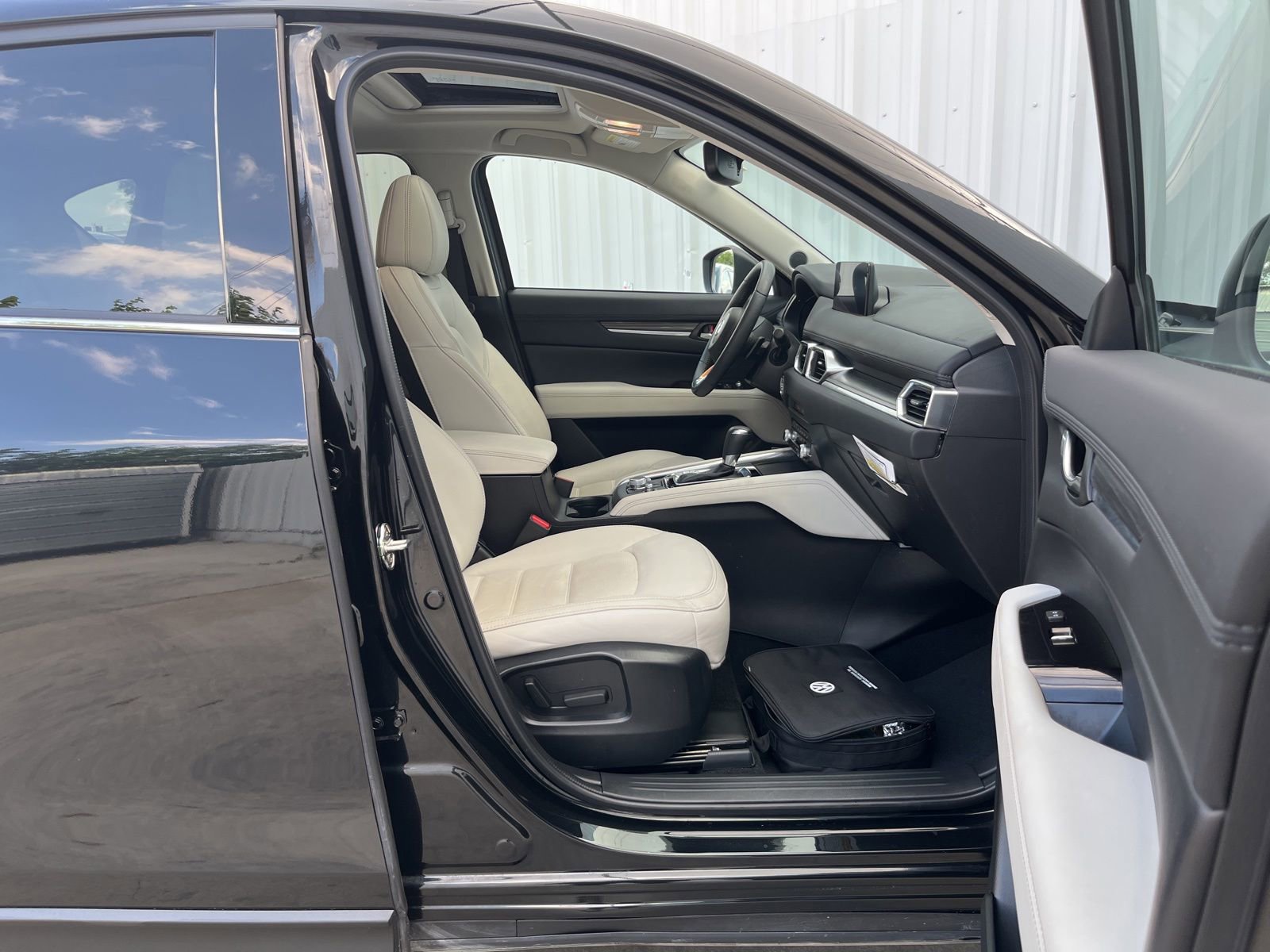 Used 2023 MAZDA CX-5 AWD 2.5 S w/ Premium Package image 17